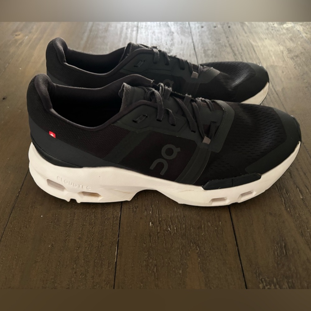 On Cloud womens black sneakers 10